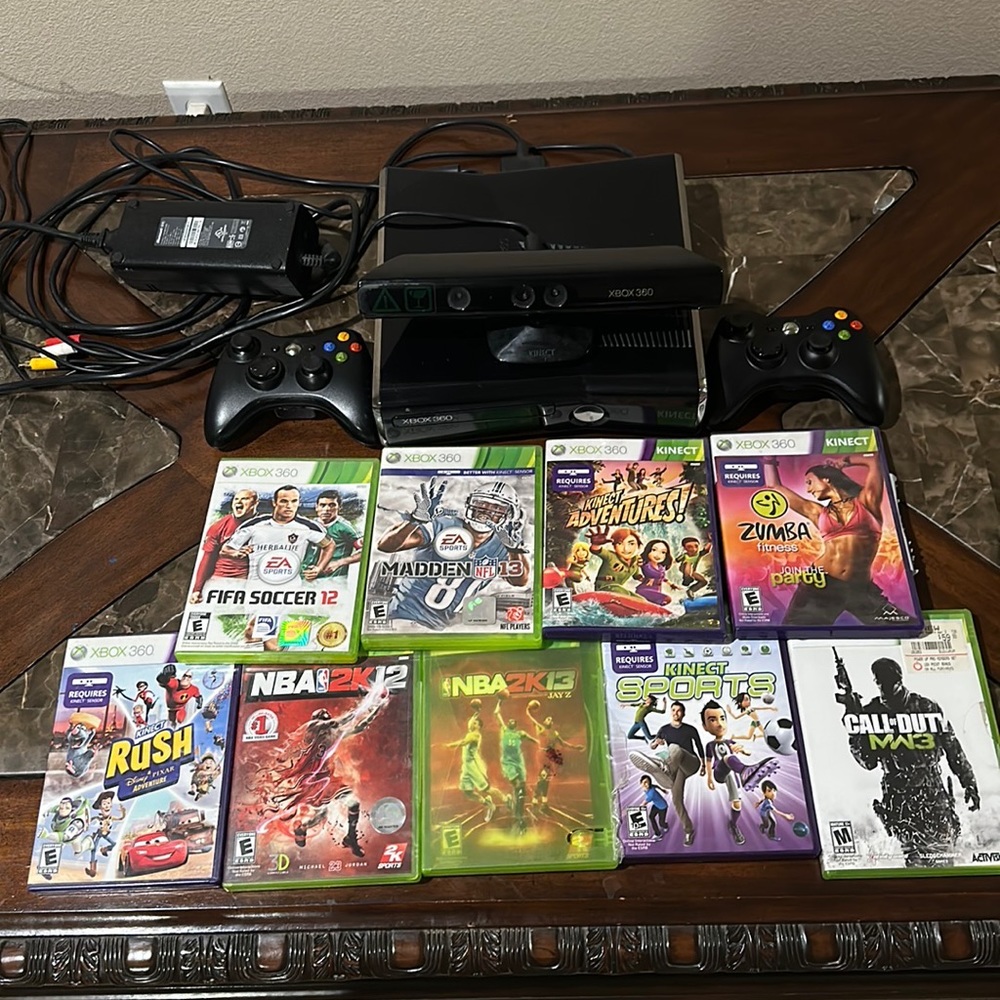XBOX360 kinect with 2 controllers and 9 games